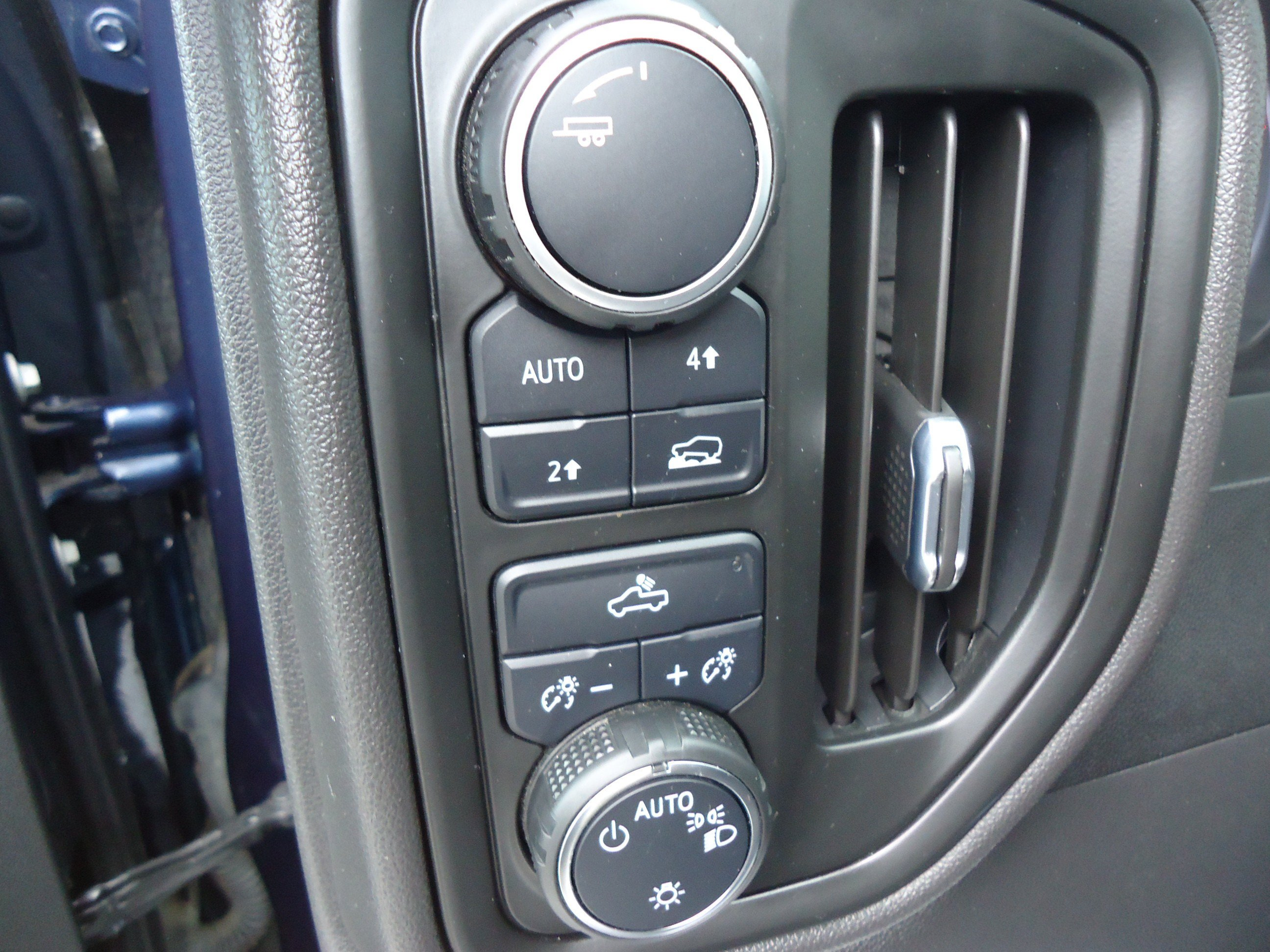 Used 2022 Chevrolet Silverado 1500 Custom AWD/4WD image 16