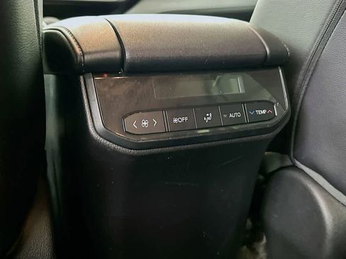 Used 2023 Toyota Highlander XLE image 13