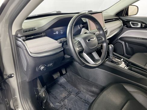 Used 2022 Jeep Compass Limited w/ Elite Group AWD/4WD image 9