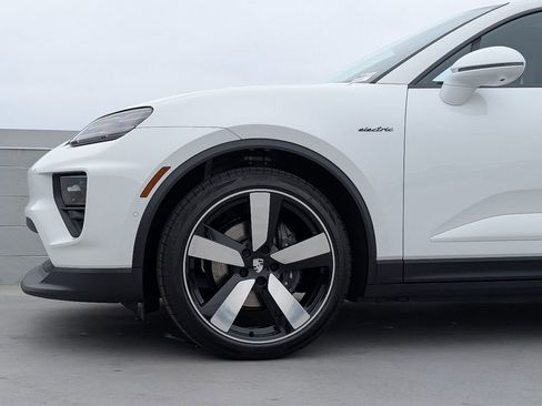 Used 2025 Porsche Macan Electric RWD image 9