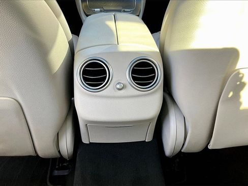 Used 2022 Mercedes-Benz E 350 Sedan image 16