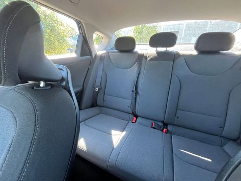 Used 2025 Kia K4 LXS image 38