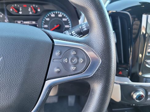 Used 2023 Chevrolet Traverse LS image 23