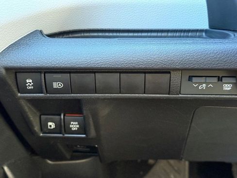 Used 2025 Toyota Sienna LE image 30
