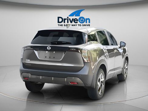 Used 2025 Nissan Kicks SV image 7