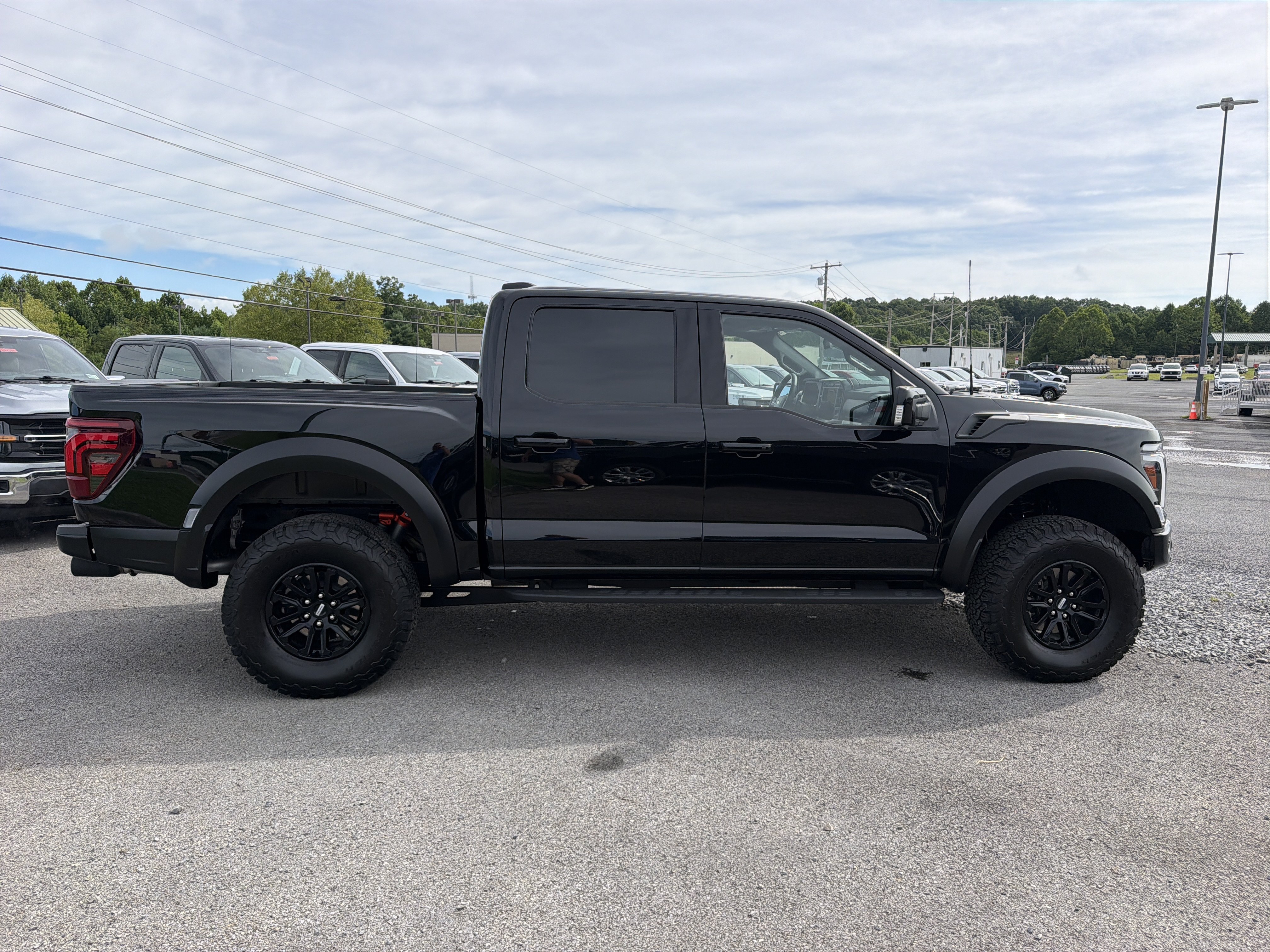 Used 2025 Ford F150 Raptor AWD/4WD image 3