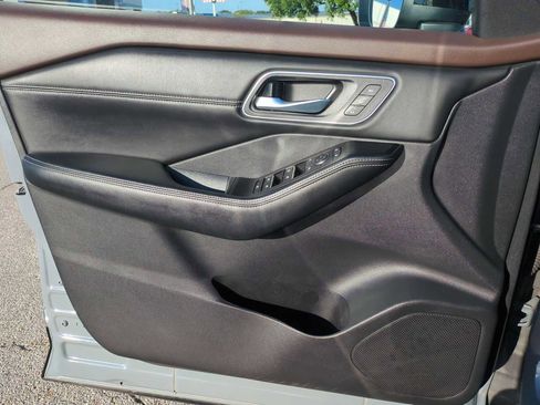 Used 2021 Nissan Rogue Platinum image 23