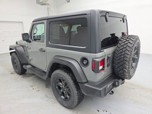 Used 2022 Jeep Wrangler Sport AWD/4WD image 9