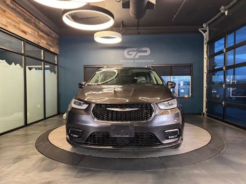 Used 2021 Chrysler Pacifica Touring-L w/ Uconnect Theater Family Group AWD/4WD image 8