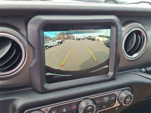 Used 2023 Jeep Wrangler Rubicon w/ Cold Weather Group image 19