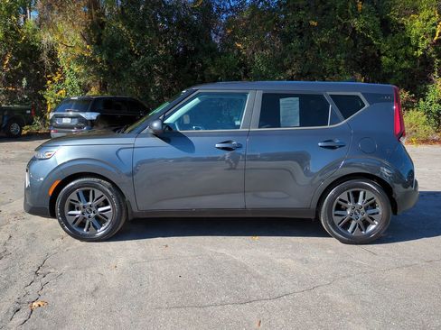 Certified 2021 Kia Soul S image 8