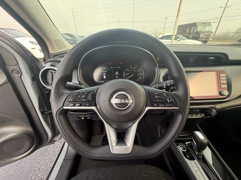 Used 2022 Nissan Kicks SV image 14