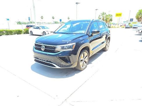 Used 2024 Volkswagen Taos SE FWD image 8
