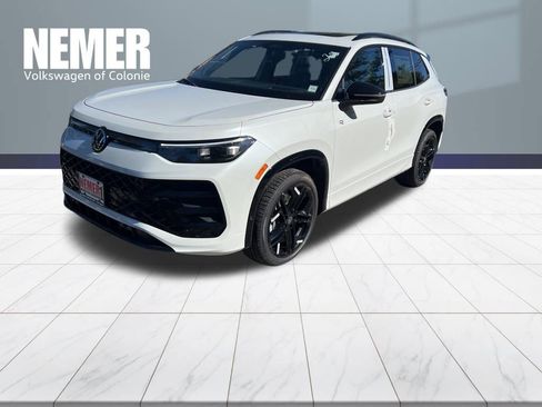 New 2025 Volkswagen Tiguan SE R-Line image 1