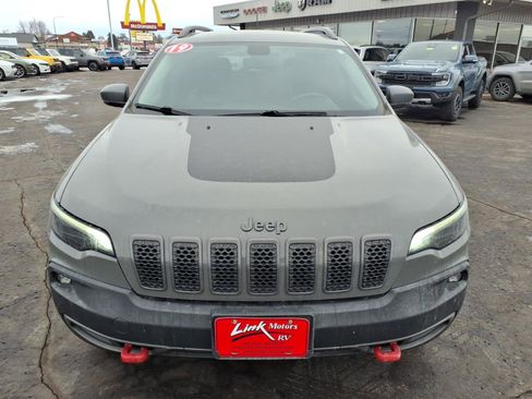 Used 2019 Jeep Cherokee Trailhawk w/ Cold Weather Group image 9