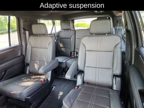 Used 2025 Chevrolet Suburban High Country AWD/4WD image 29