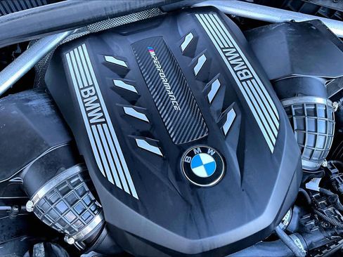 Used 2022 BMW X7 M50i image 32