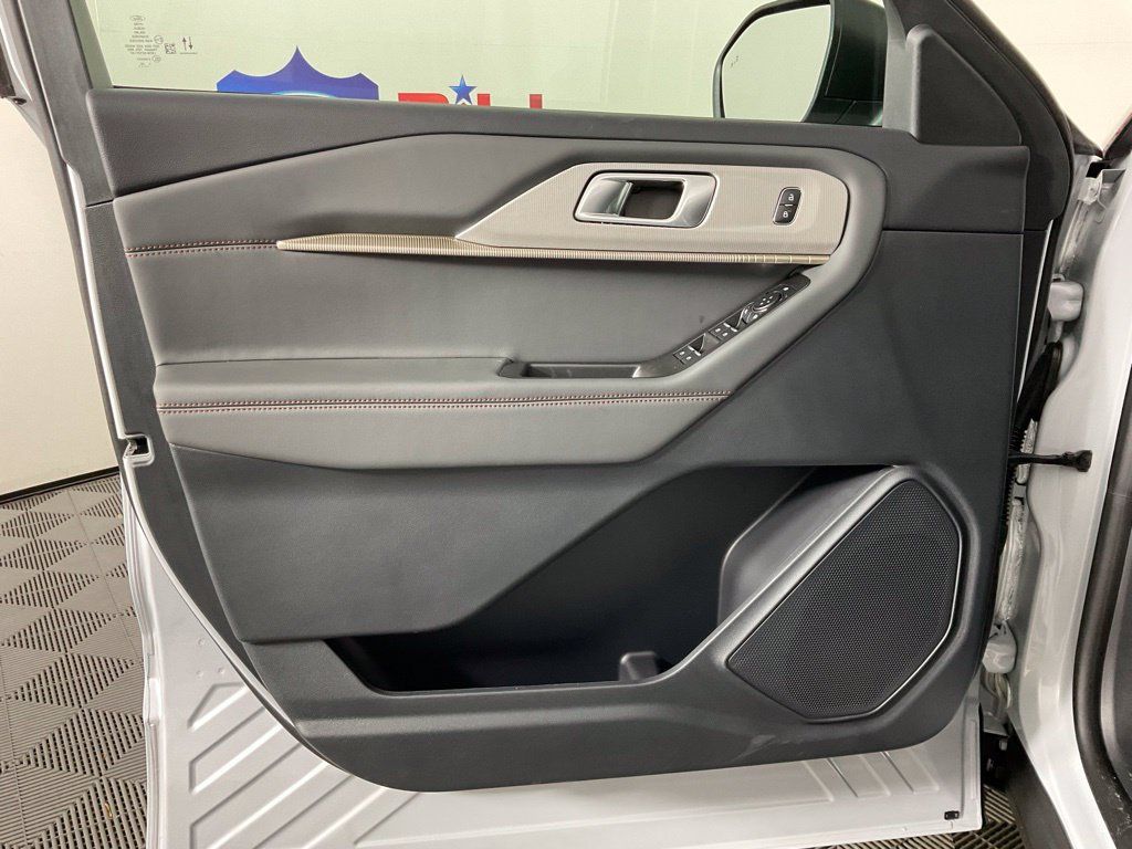 New 2026 Ford Explorer Active RWD image 12
