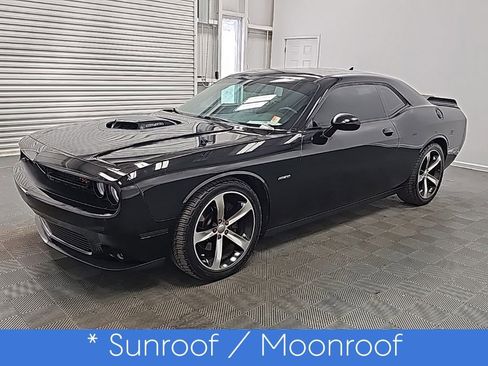 Used 2016 Dodge Challenger R/T image 5