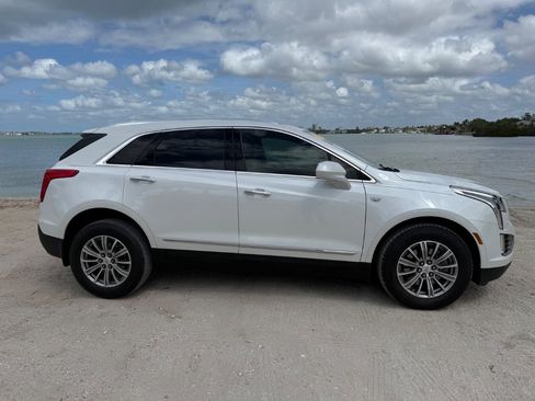 Used 2017 Cadillac XT5 Luxury w/ Driver Awareness Package image 7