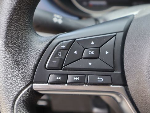 Used 2024 Nissan Versa SV FWD image 11