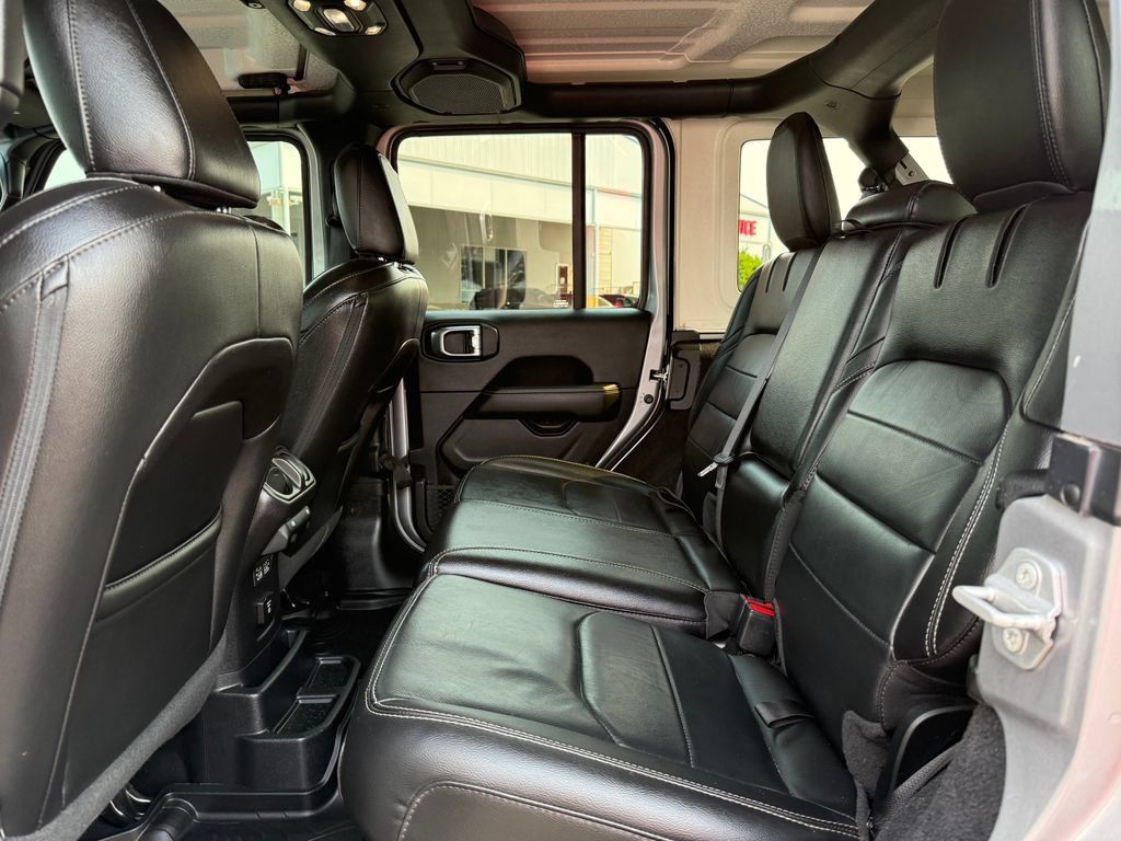 Used 2021 Jeep Wrangler Unlimited Sahara w/ Cold Weather Group AWD/4WD image 15