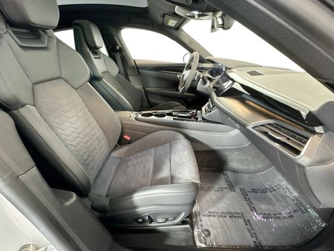 Used 2022 Audi e-tron GT Prestige w/ Prestige Package image 26
