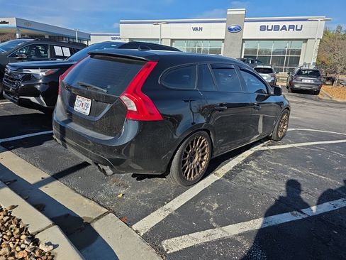Used 2015 Volvo V60 T5 Platinum image 5