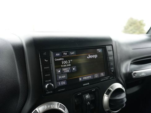 Used 2018 Jeep Wrangler Unlimited Sahara w/ Max Tow Package image 16