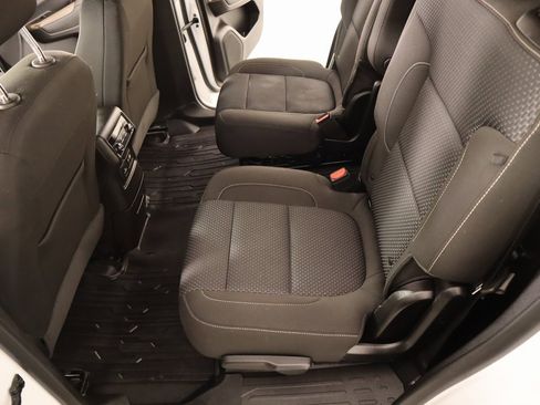 Used 2023 GMC Acadia SLE w/ Driver Convenience Package image 12