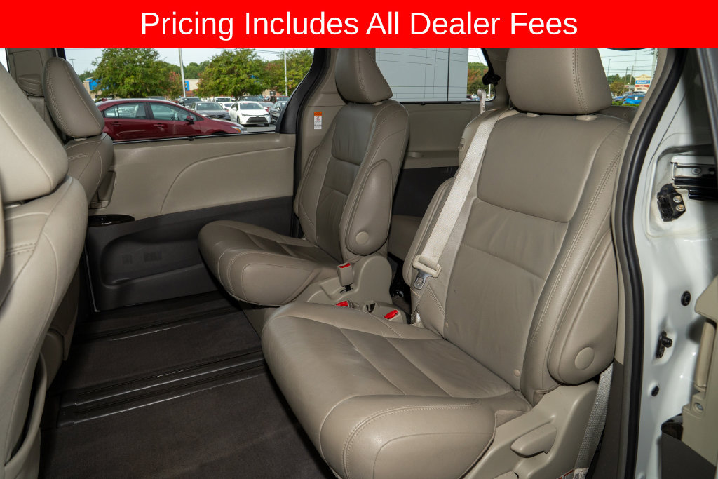 Used 2017 Toyota Sienna XLE FWD image 8