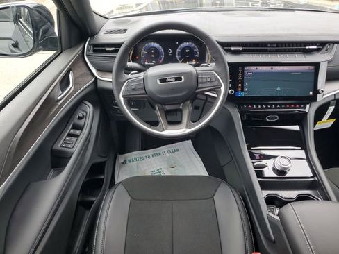 New 2026 Jeep Grand Cherokee Altitude image 18