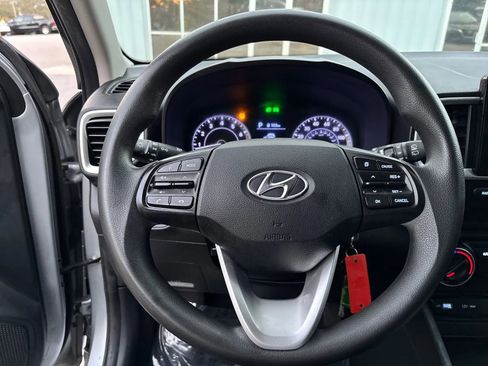 Used 2022 Hyundai Venue SE FWD image 15