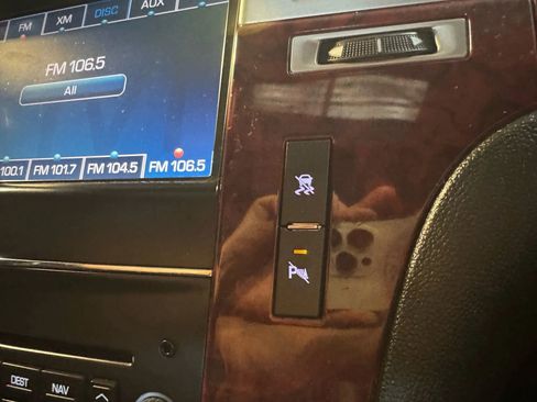 Used 2011 Cadillac Escalade EXT Premium image 18