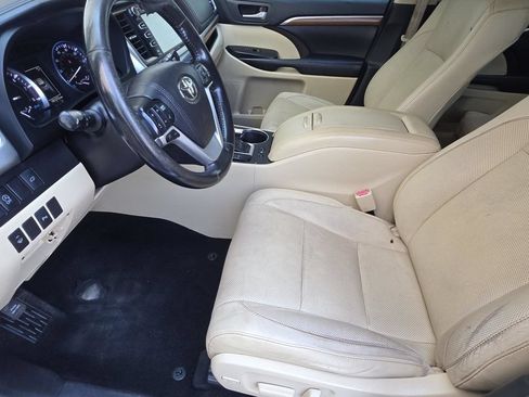 Used 2017 Toyota Highlander Limited FWD image 6