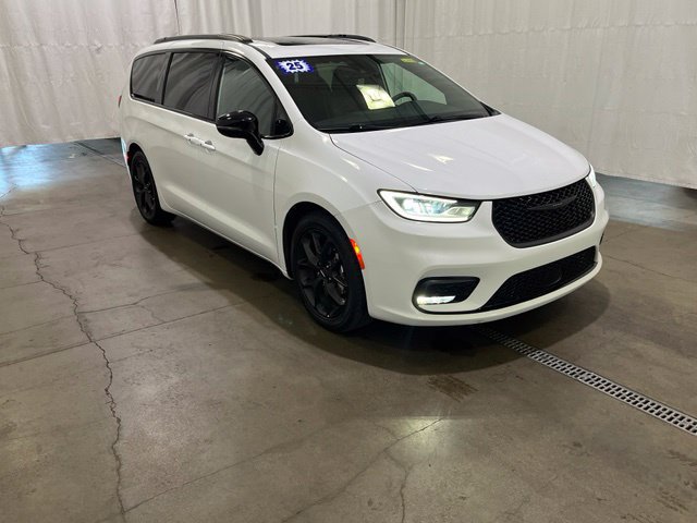 Used 2025 Chrysler Pacifica Limited FWD image 1