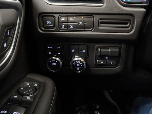 Used 2024 GMC Yukon SLT w/ SLT Premium Package AWD/4WD image 42