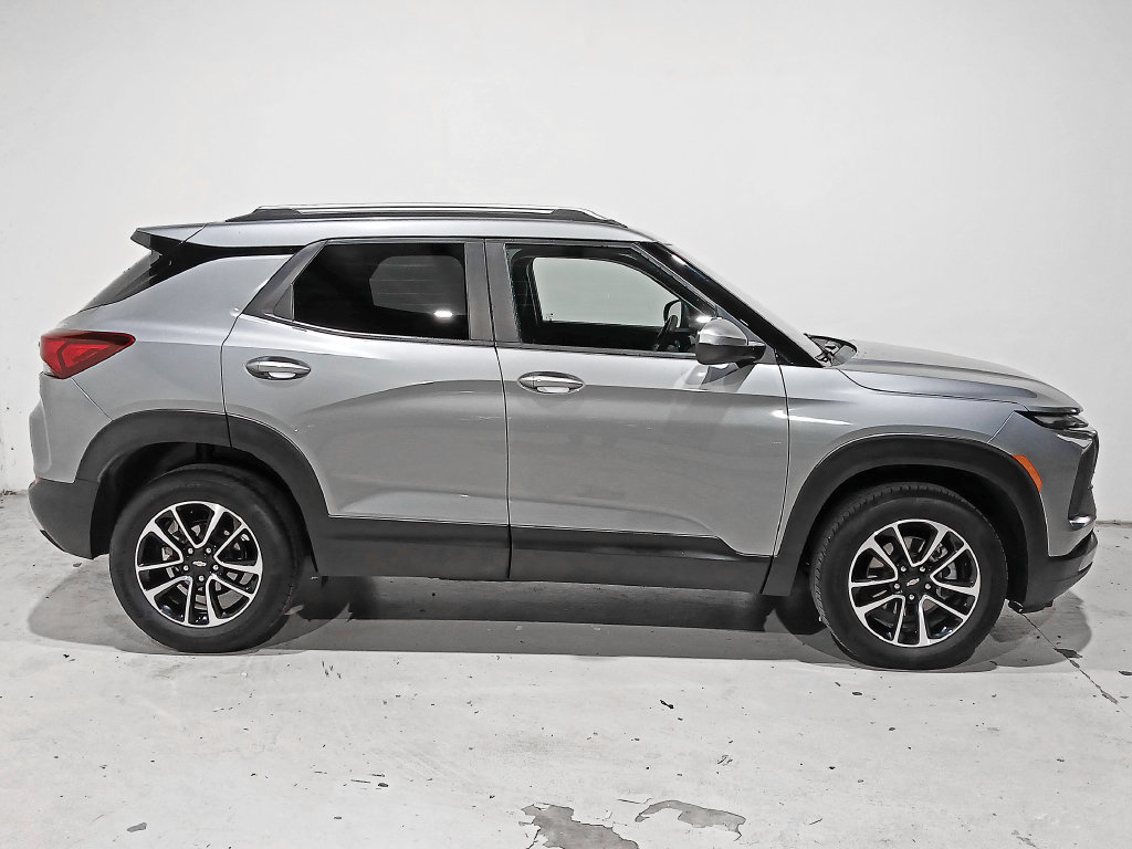 Used 2025 Chevrolet TrailBlazer LT AWD/4WD image 7
