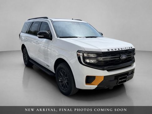Used 2025 Ford Expedition Tremor AWD/4WD image 2