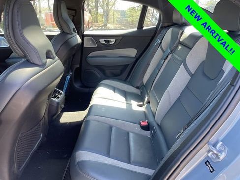 Used 2022 Volvo S60 B5 R-Design image 6