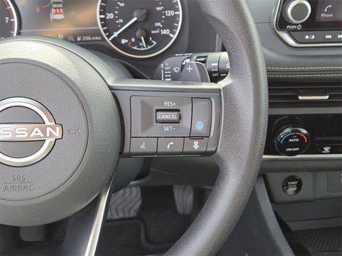 Used 2024 Nissan Rogue SV image 11