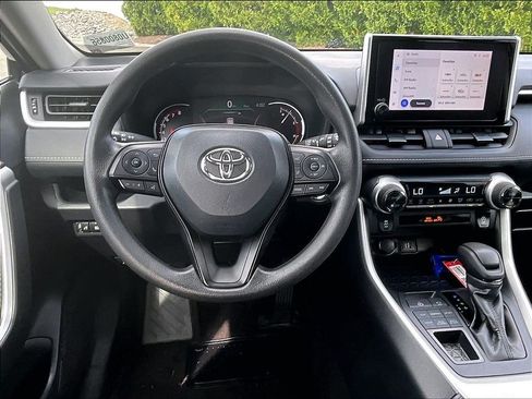 Used 2025 Toyota RAV4 XLE AWD/4WD image 17