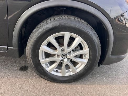 Used 2018 Nissan Rogue SV FWD image 34