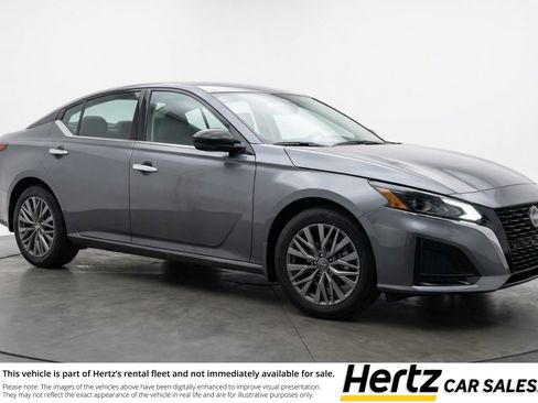 Used 2025 Nissan Altima 2.5 SV image 1