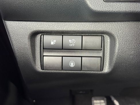 Used 2025 Nissan Leaf S image 16