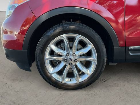 Used 2015 Ford Explorer XLT w/ Equipment Group 202B FWD image 9