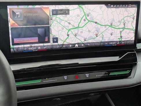 Used 2025 BMW 530i xDrive w/ Premium Package image 11