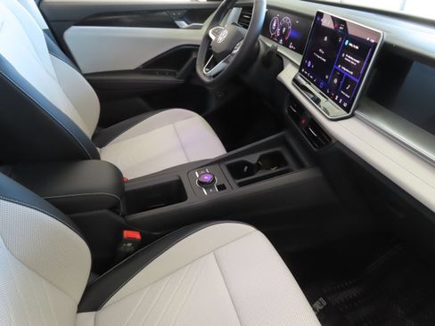New 2026 Volkswagen Tiguan SE AWD/4WD image 25