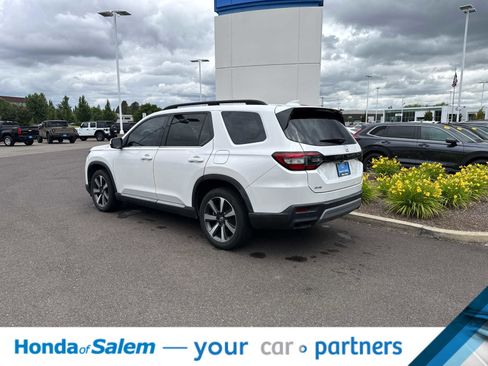 Used 2023 Honda Pilot Touring image 4
