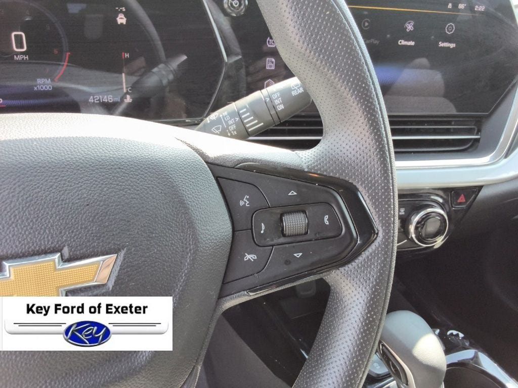 Used 2025 Chevrolet Trax LT FWD image 28